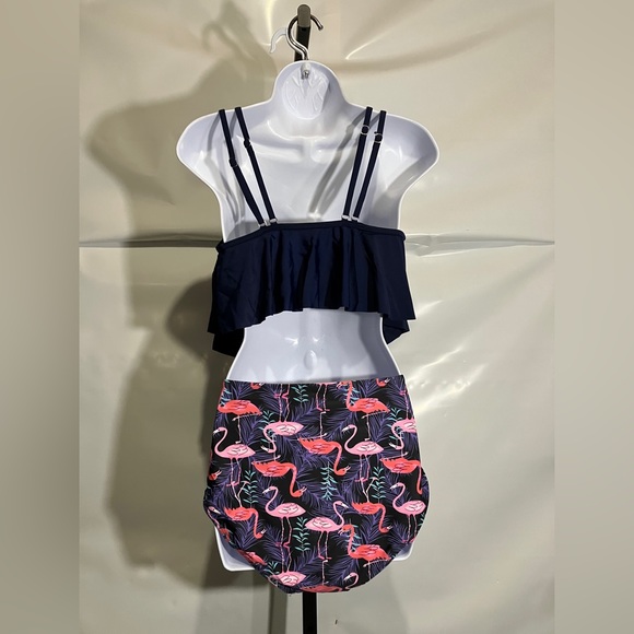 Women’s 2 Piece Swimsuit Size Large - Picture 2 of 2